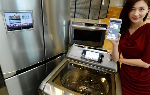 LG ROLLS OUT PREMIUM SMART APPLIANCES THAT “CHAT”